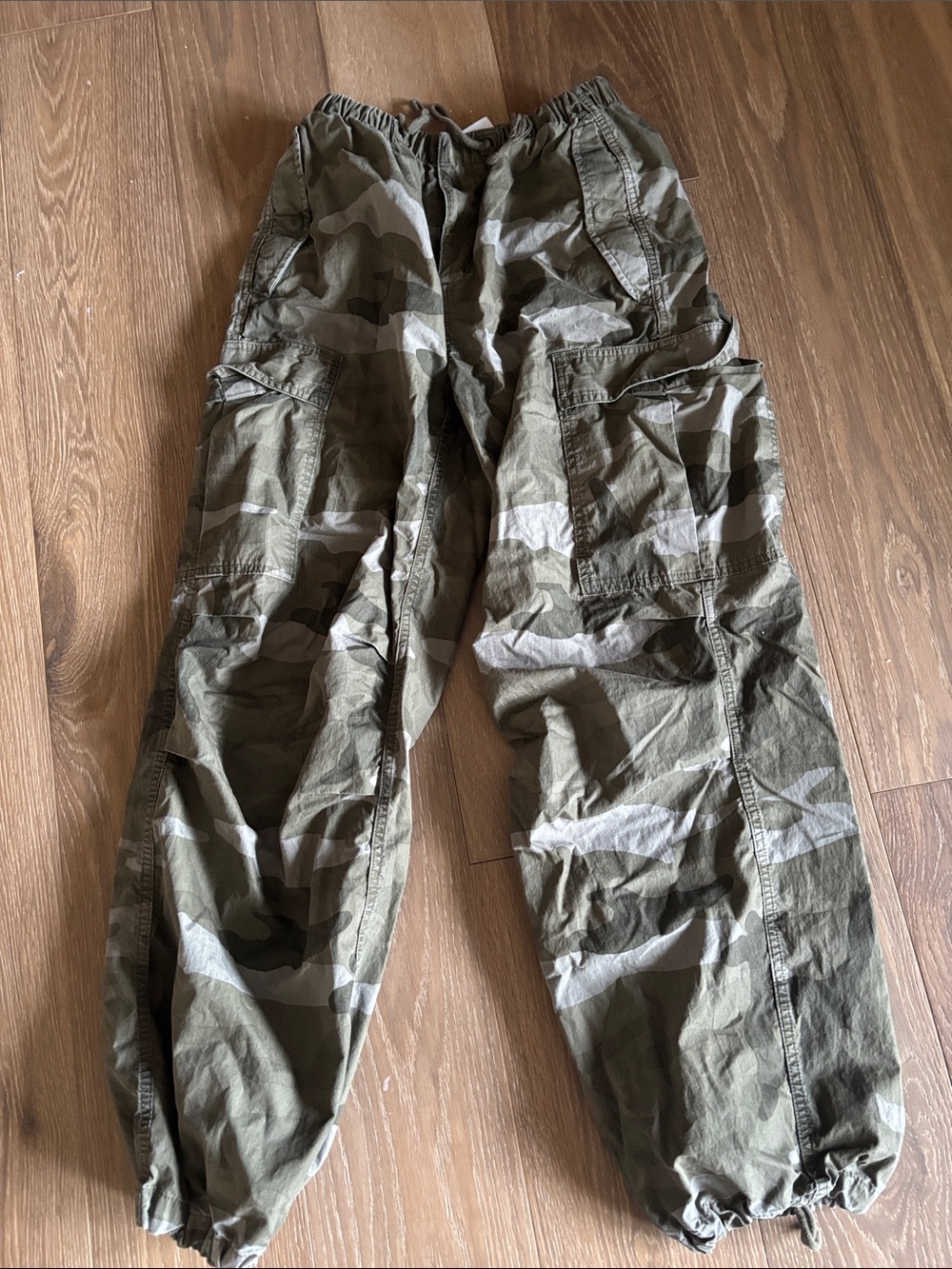 TNA Aritzia xs camo jogger pants olive green
